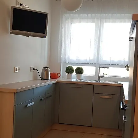 إكسكلوسيف فاميلينابارتمنت ألبين * جارمش بارتنكيرشن